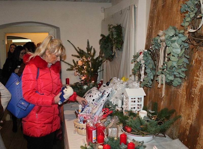Ze zahájení výstavy Domov a Vánoce v Roubence v roce 2019.