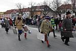 Komenského náměstí v Novém Strašecí hostilo desátý ročník kufroběžeckého závodu Cimrmanův běh.