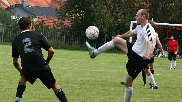 Vítěz okresního přeboru - Lužná, prohrál první přípravný duel na nováčkovskou sezonu v I. B třídě s Nebušicemi 2:6.