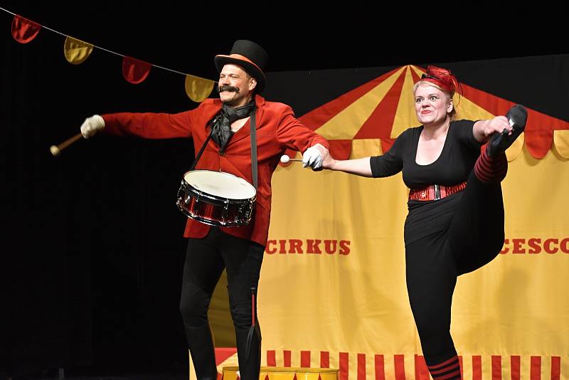Divadlo LáryFáry Praha přijelo do Tylova divadla v Rakovníku s Cirkusáckou pohádkou.