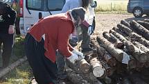 Stavba experimentální dělostřelecké reduty u rakovnického letiště.