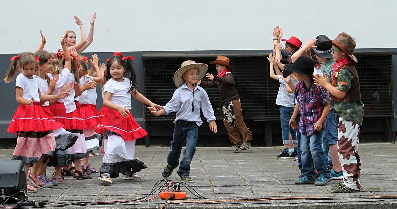 Country a western den aneb Hurá na prázdniny v letním kině v Rakovníku.