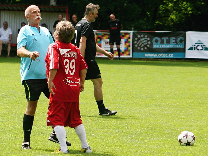 Oslavy 90 let fotbalu v Kolešovicích, stará garda Kolešovic vs. Amfora Praha, 2016