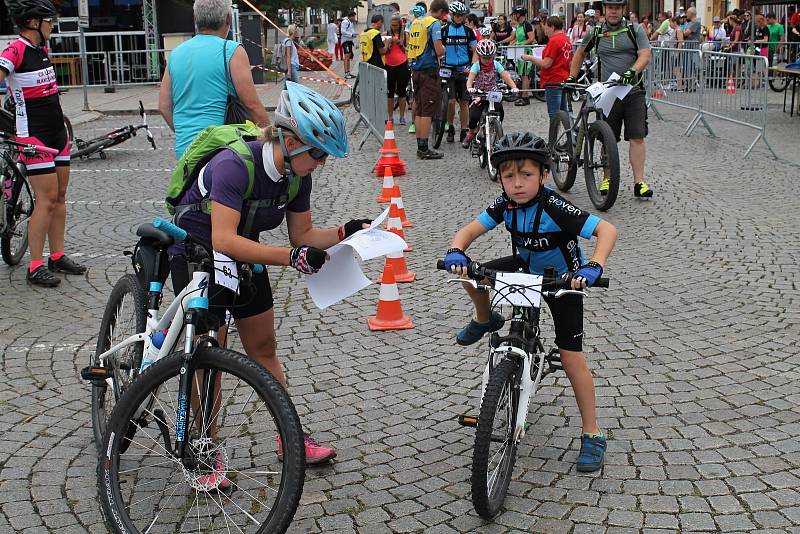 Orientační závod dětí a rodičů odstartoval jedenáctý ročník Rakovnického cyklování.