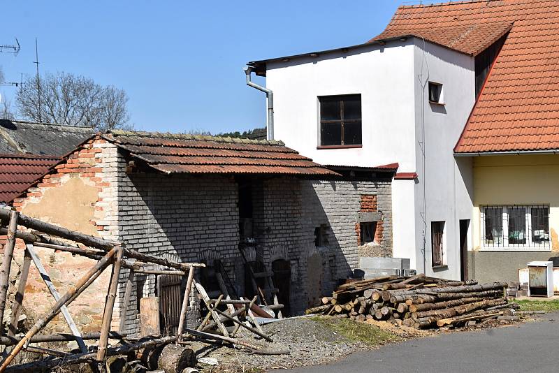 Za obecním úřadem má vzniknout klubovna pro hasiče.