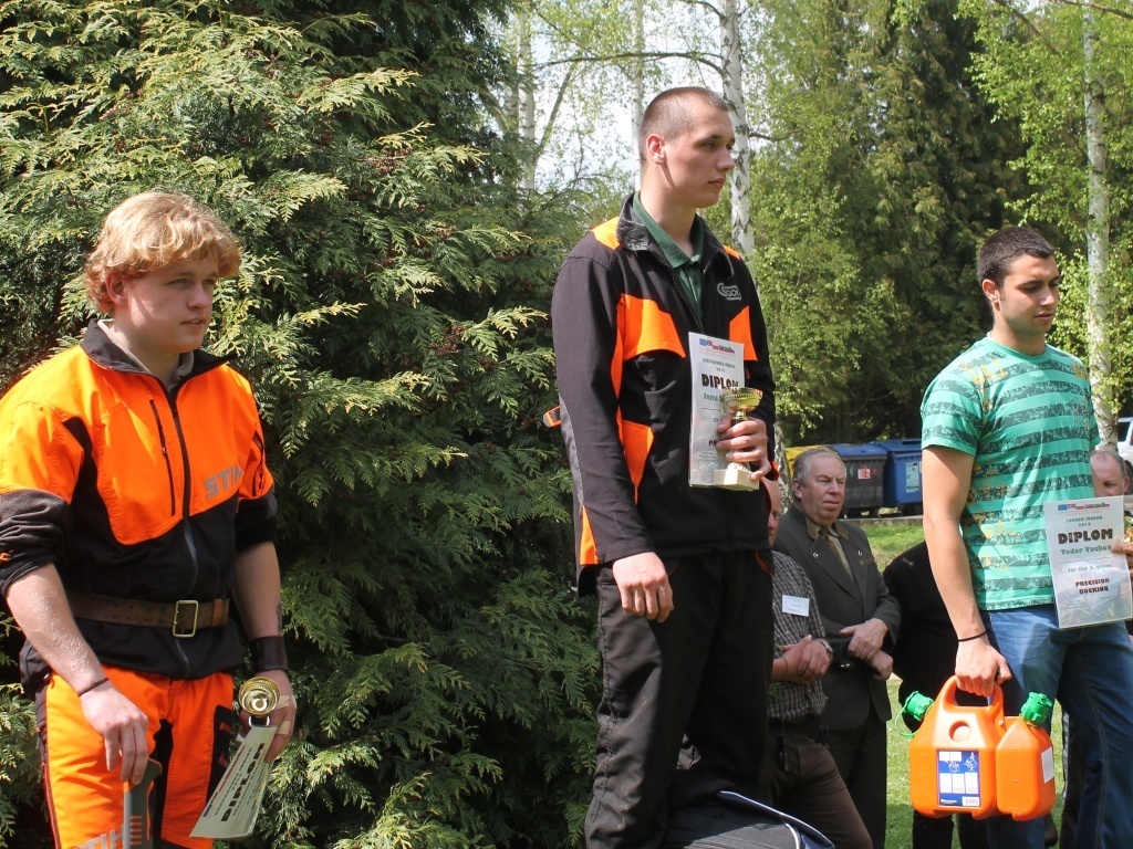 FOTO: Mezinárodní klání dřevorubců se konalo na Křivoklátsku - Rakovnický  deník