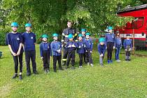 Hasiči, policisté a zdravotničtí záchranáři připravili v pátek 23. června zážitkové dopoledne pro děti z řevničovské základní školy.