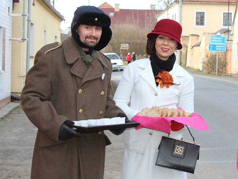 V sobotu odpoledne prošel Kolešovicemi masopustní průvod. Doprovázela ho kapela na povoze a místním nechyběla dobrá nálada.