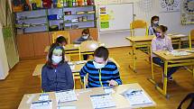 Žáci lubenské školy se po dlouhé době vrátili do školy.