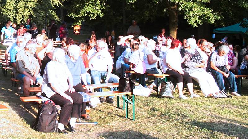 Husovy slavnosti na Krakovci zahájil hudební a básnický recitál Josefa Fouska.