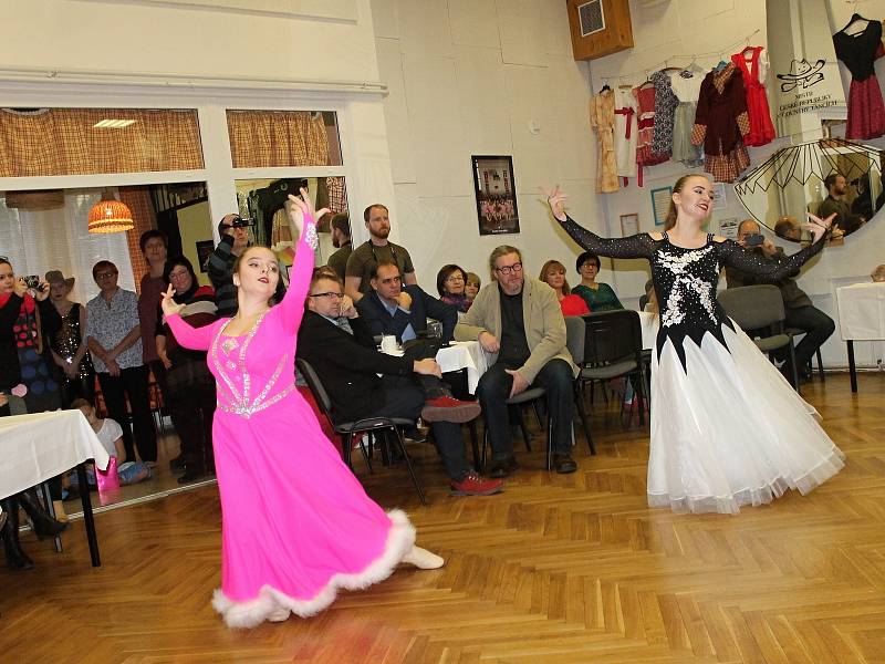 Country taneční skupina Lentilky slavnostně zahájila oslavy 25. výročí od založení souboru.