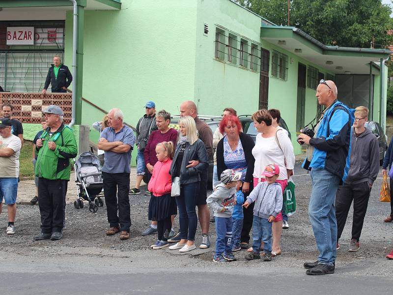 Jízda historických vozidel do vrchu Džbán.