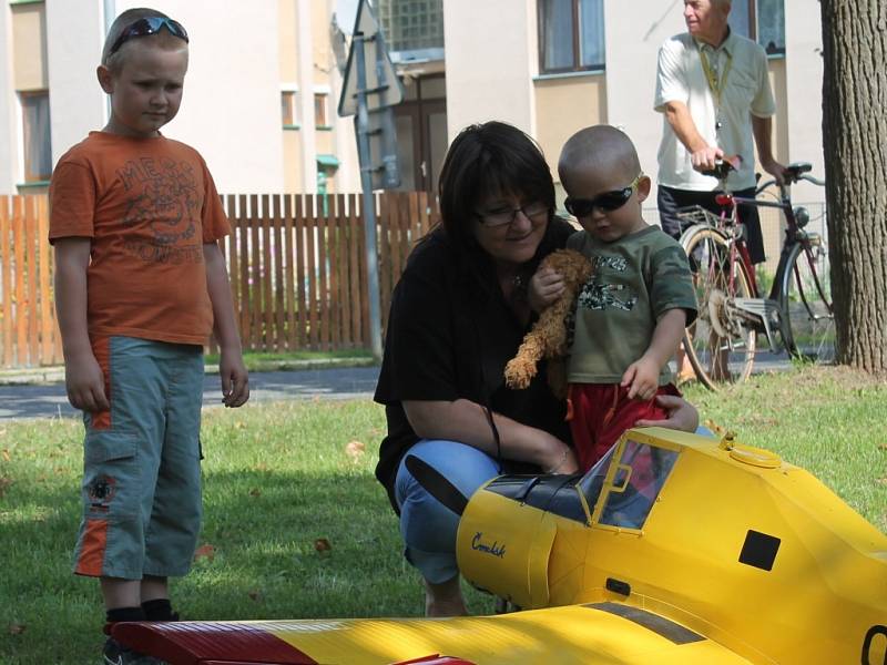 Kolešovičtí Chmeláci - křest čmeláků u kolešovické tyčovky