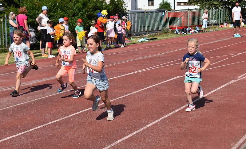 Olympiáda mateřských škol na hřišti u rakovnické sokolovny.