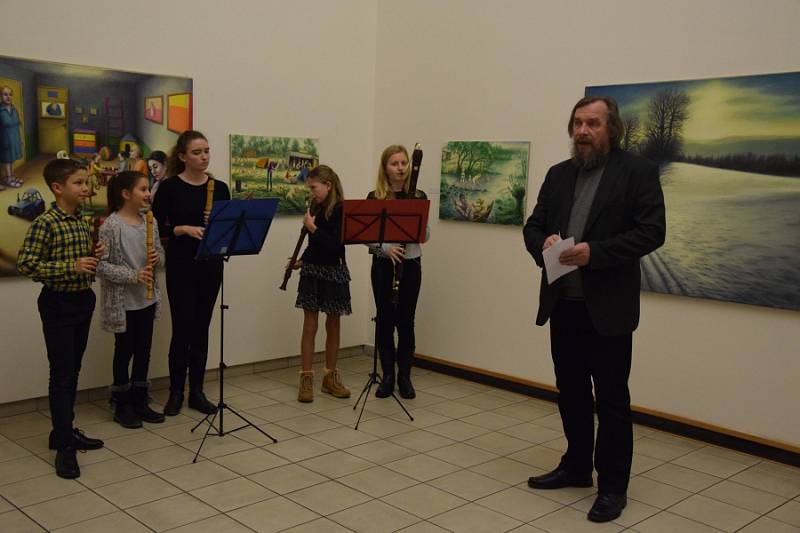 Slavnostní zahájení výstavy Martina Kuriše s názvem Modrák v Nové síni pod Vysokou bránou v Rakovníku.