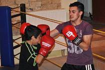 První trénink v nové tělocvičně Mutějovice - ukázka boxu