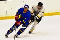 Hokejisté HC Rakovník porazili v prvním čtvrtfinálovém duelu Černošice 5:4.