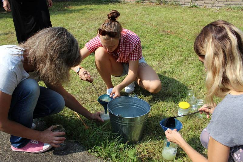 Levné a snadno dostupné ingredience, jednoduchý postup a radost z vlastní tvorby. To všechno navíc s ohledem na přírodu. Právě takový byl sobotní workshop o ekologických prostředních do domácnosti.