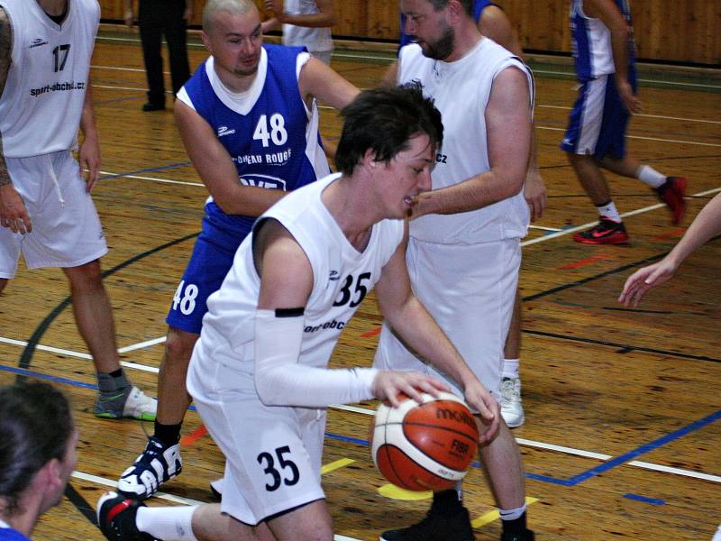 Basketbalisté TJ TZ Rakovník zdolali ve 3. kole krajského přeboru béčko Berouna 60:42.