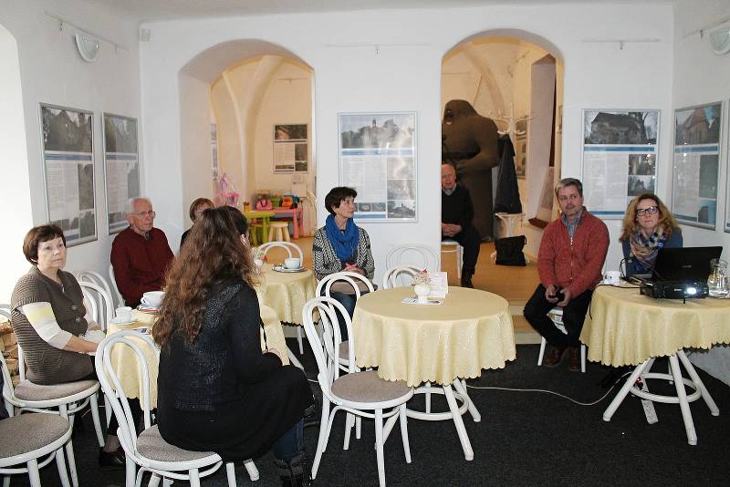 Přednáška k výstavě Památky osiřelé v Galerii Samson-Caféé v Rakovníku.