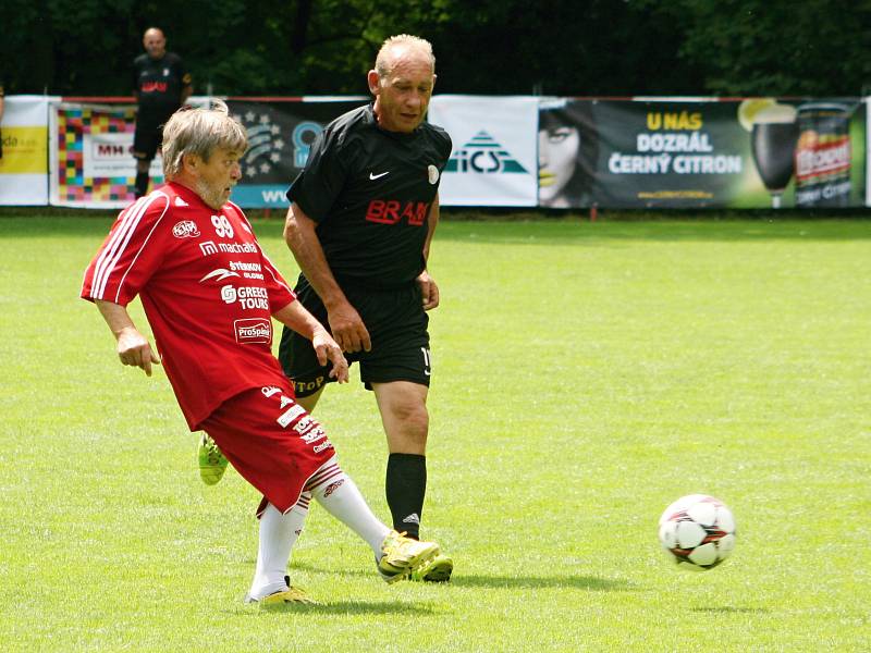 Oslavy 90 let fotbalu v Kolešovicích, stará garda Kolešovic vs. Amfora Praha, 2016