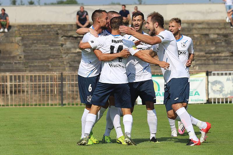 SK Rakovník (ve žlutém) - Jiskra Domažlice 0:3.