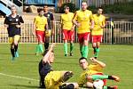 Fotbalisté SK Rakovník porazili Rejšice překvapivě vysoko 4:0, když se hattrickem blýskl Petr Tvrz.