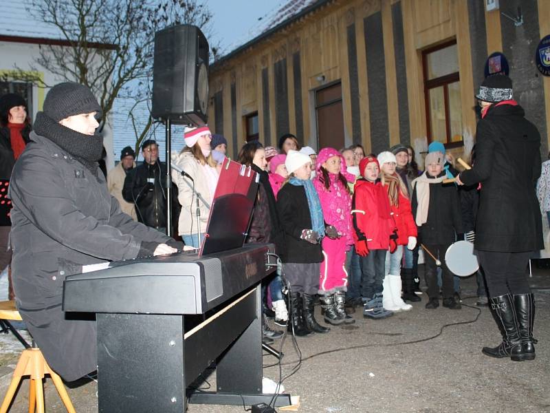  Rozsvěcení vánočního stromu v Kolešovicích 2012