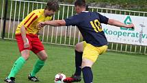 Fotbalisté SK Rakovník porazili Rejšice překvapivě vysoko 4:0, když se hattrickem blýskl Petr Tvrz.