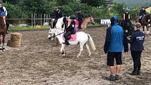 Národních soutěží Working Equitation ve Rtyni nad Bílinou se zúčastnili i koně a jezdci hředelského Jezdeckého klubu Spongilit.