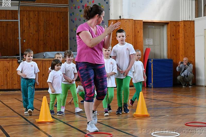 Charitativní cvičení a tancování pro Barborku v rakovnické sokolovně.