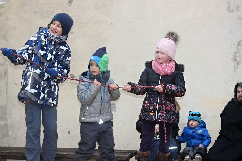 Královský advent na Křivoklátě totiž dostál svému přízvisku a splnil očekávání tisíců turistů, kteří v sobotu či v neděli na hrad zavítali.