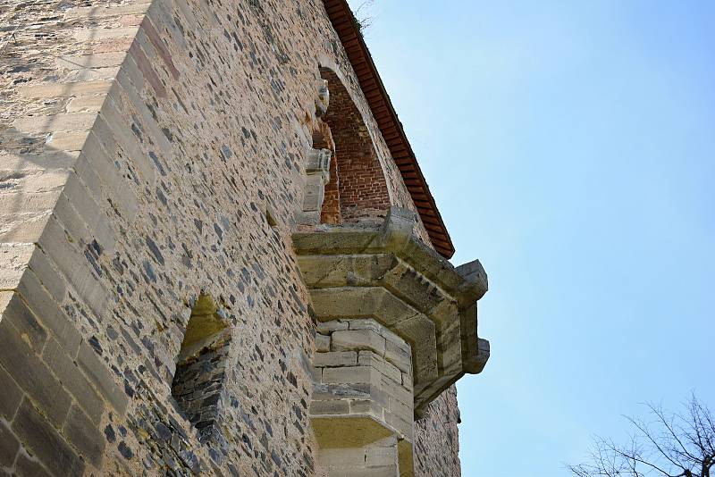 Krásné počasí přilákalo na Krakovec stovky turistů.