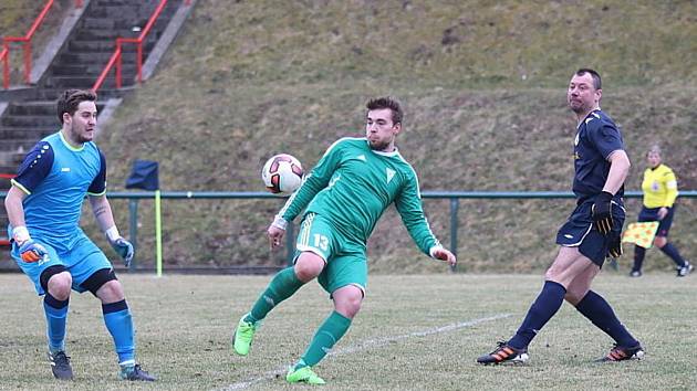 Městské derby rezerv mezi domácím SK a Tatranem rozhodl Pucholt. SK zvítězil 1:0.