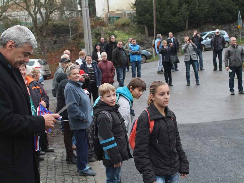 Otevření opraveného mostu v Pustovětech