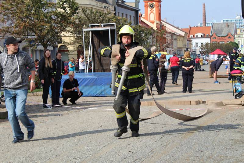 Na rakovnickém náměstí se v sobotu soutěžilo O pohár starosty Krajského sdružení hasičů.