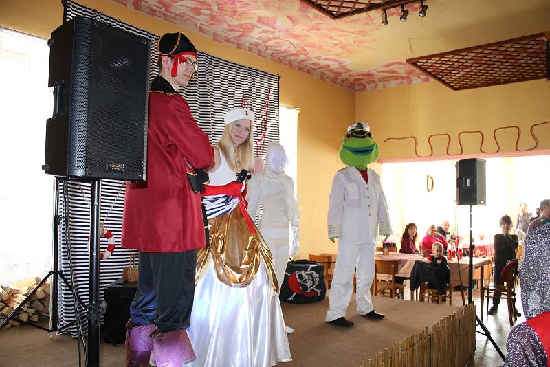 Dětský maškarní karneval v Šanově měl úspěch.