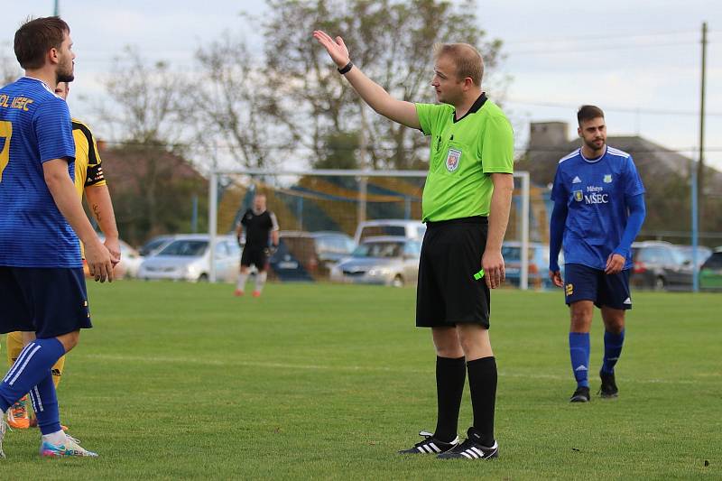 I. B třída: Mšec (v modrém) se zlepšuje a doma porazila v derby Zavidov.