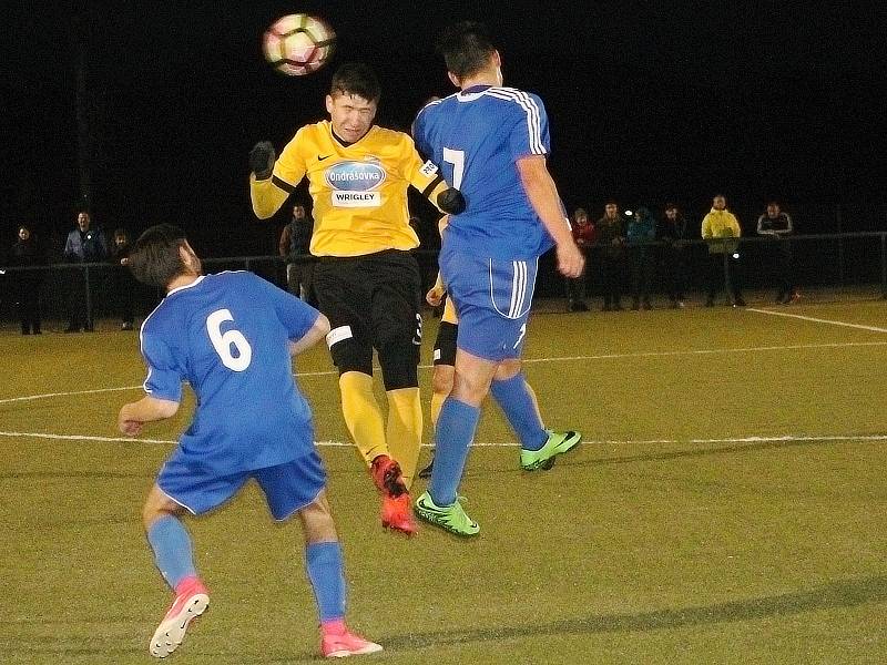 Fotbalisté Nového Strašecí v prvním jarním kole krajského přeboru prohráli s Poříčím 1:3.