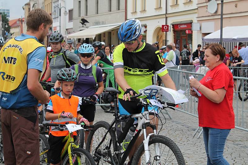 Orientační závod dětí a rodičů odstartoval jedenáctý ročník Rakovnického cyklování.