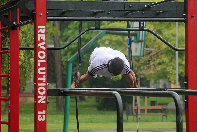 Pátý ročník Street workout Battle v Čermákových sadech.