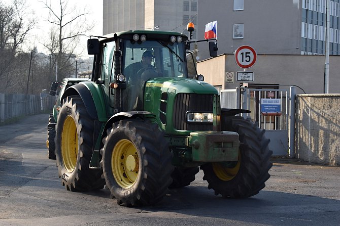 V Rakovníku ve středu 20. března opět protestovali zemědělci. Do ulic vyjelo 35 strojů.