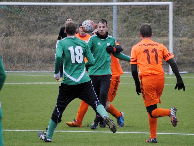 Fotbalisté Tatranu Rakovník prohráli v přípravném utkání s Hořovickem 2:3. Od 65. minuty hráli ale v deseti. 