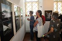 Ve Výstavní síni rakovnické radnice byla slavnostně zahájena výstava Anny Fuchsové s názvem Cesta.