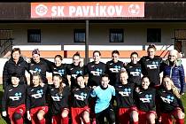 Ženy Pavlíkova (v tmavém) porazily doma Saharu Vědomice 2:1.