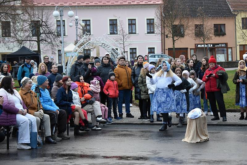 Z vánočního jarmarku na Komenského náměstí v Novém Strašecí.