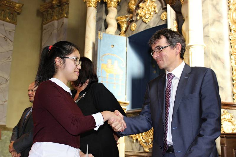 Slavnostní atmosféru podpořily i prostory staré synagogy.