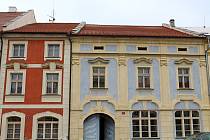 Historické budovy rakovnické radnice čp. 29 a 30 se dočkají opravy fasády.