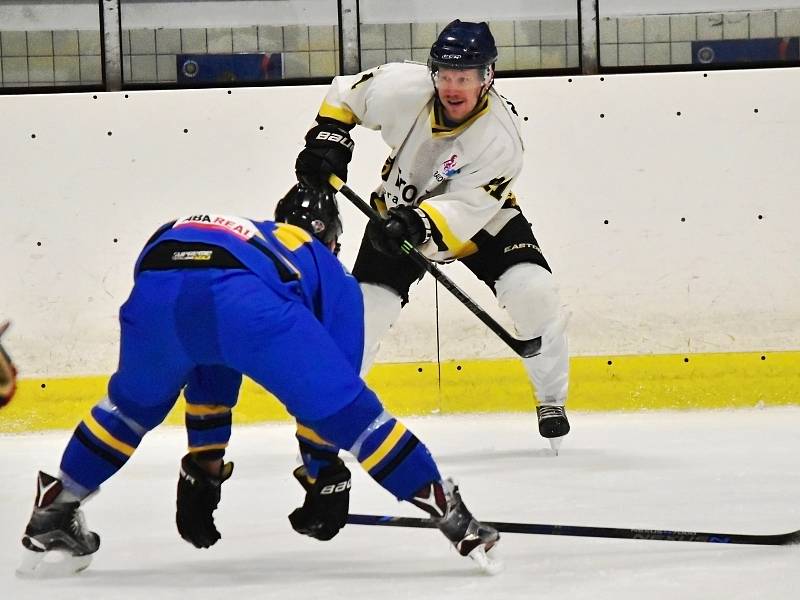 Hokejisté HC Rakovník rozstříleli Černošice 9:3.