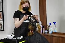 V rakovnickém kadeřnictví Nikola Vágnerová (Salon Expert) po dlouhých měsících lockdownu od pondělního rána přivítali první zákazníky.